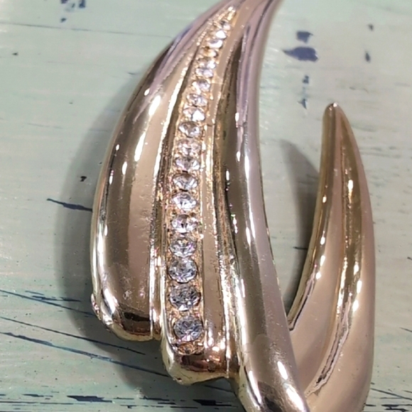 M Jent | Vintage Costume Brooch Gold Tone Rhinestone Swish 3" - Picture 6 of 10